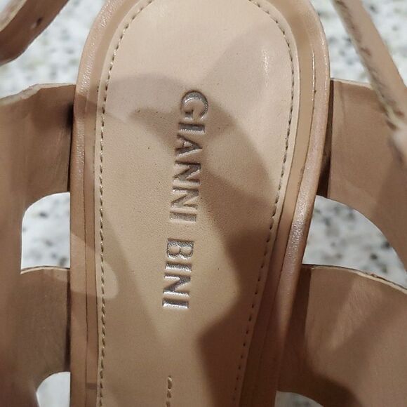 Gianni Bini Genoveen, Beige Open Toe Chunky, Leather Sling Back Heel, Size 7M - Picture 8 of 11
